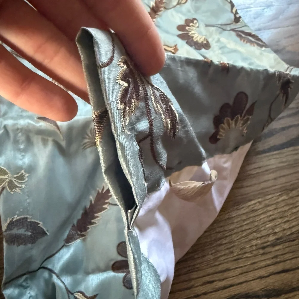Target set embroidered
